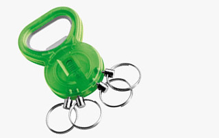 Breloc din plastic verde desfacator si inele suplimentare pentru chei