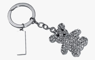 Breloc metalic cu forma de teddybear decorat cu pietre lucioase si placuta metalica pentru personalizare